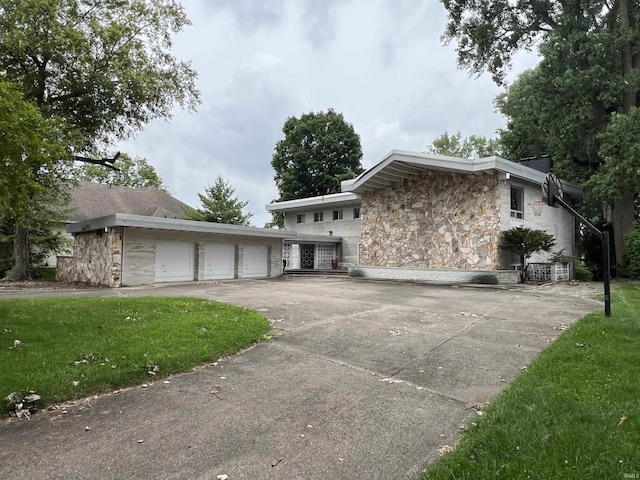 view of front of home with a front lawn and a garage