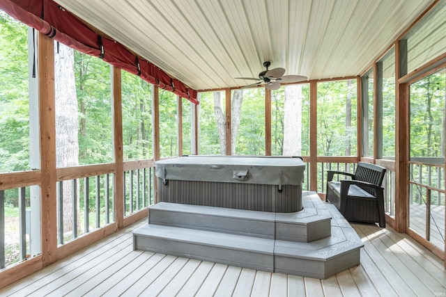 sunroom featuring ceiling fan