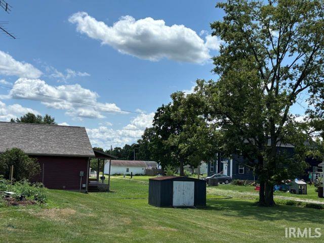 view of yard featuring an outbuilding and a shed