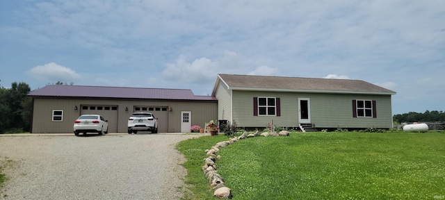 view of front facade featuring a garage and a front yard