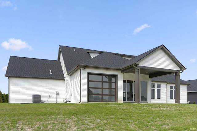 12279 Blue Jay Trl, Fort Wayne, IN 46814 - rear view of property with roof with shingles and a yard