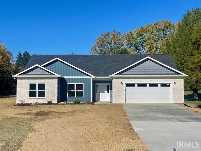 view of front of house featuring a garage and concrete driveway