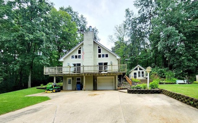 view of front facade featuring a garage and a front yard