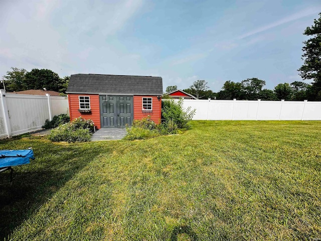 view of yard with a storage shed