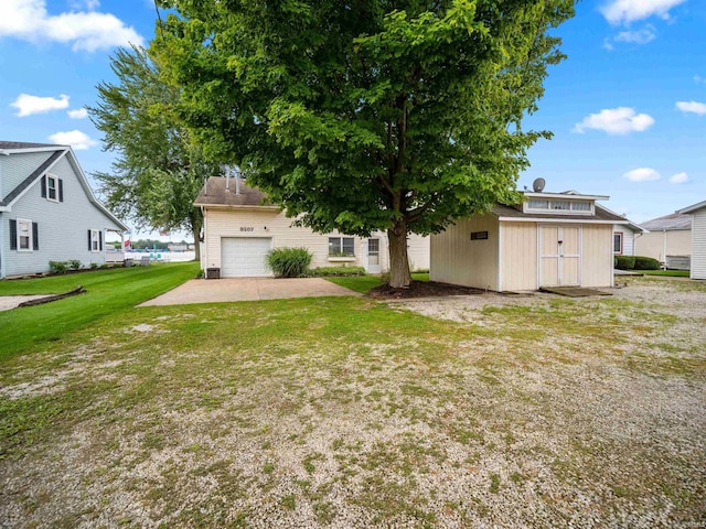 view of yard featuring a storage unit and a garage