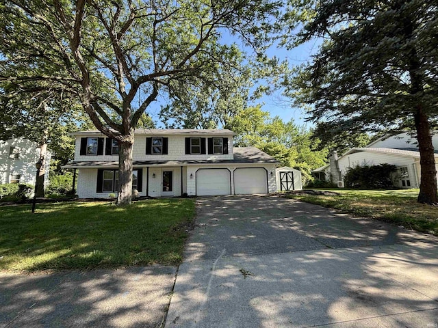 view of front property featuring a front lawn