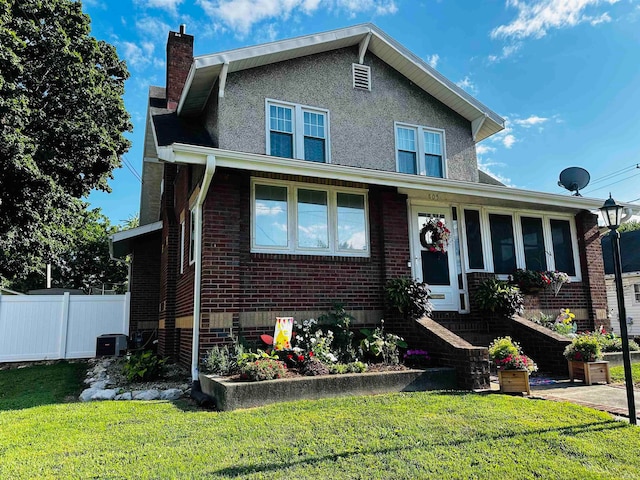 view of front facade featuring a front lawn