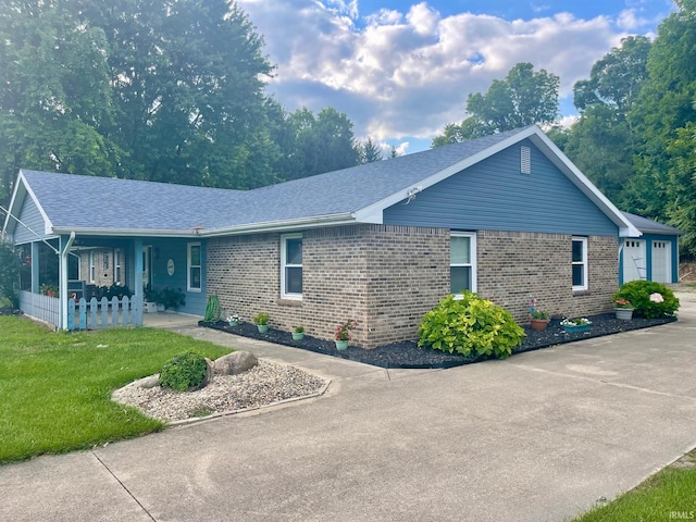 view of front of house with a garage and a front yard