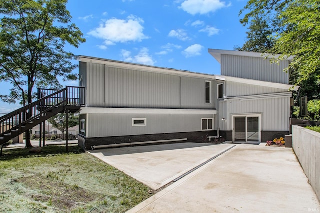 view of front facade featuring a patio area