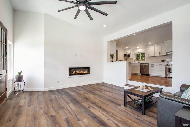 living room featuring hardwood / wood-style floors, sink, and ceiling fan