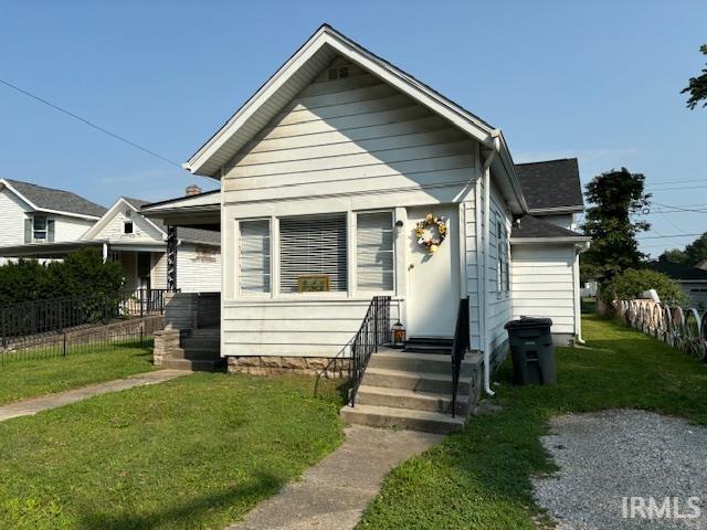 bungalow-style house with a front lawn