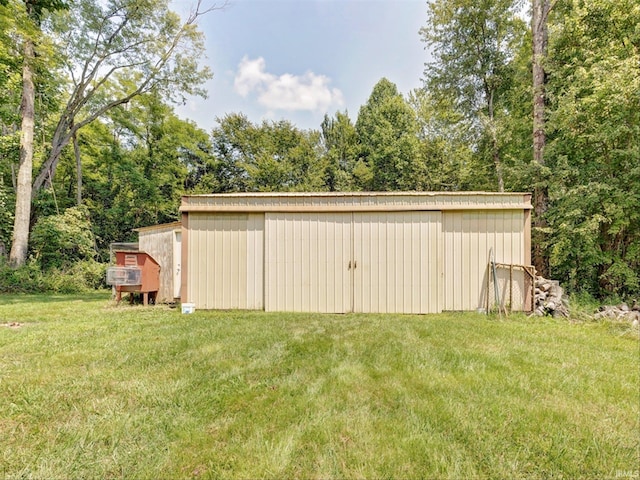 view of outdoor structure with a yard