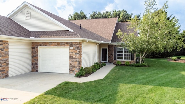 view of front of home featuring a garage and a front yard