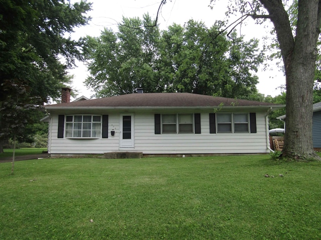 single story home featuring a front yard