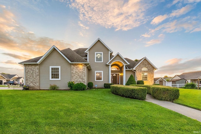 front of property featuring a lawn