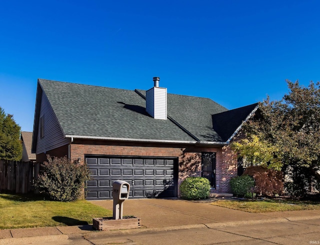 view of front facade featuring a garage and a front yard