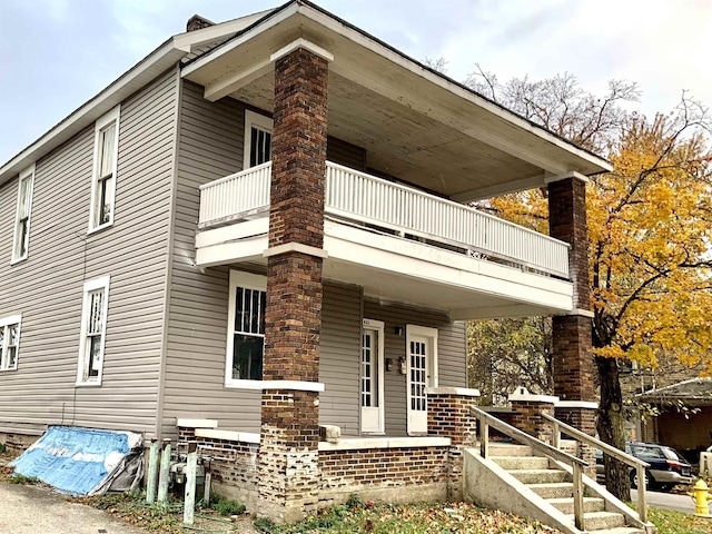 view of front of property with a balcony