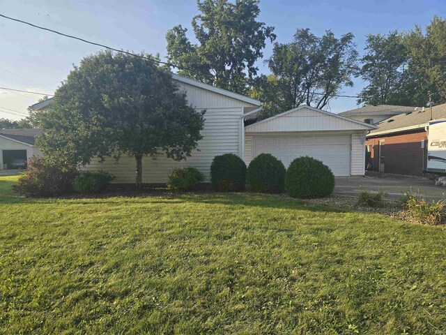 view of front of home with a front lawn