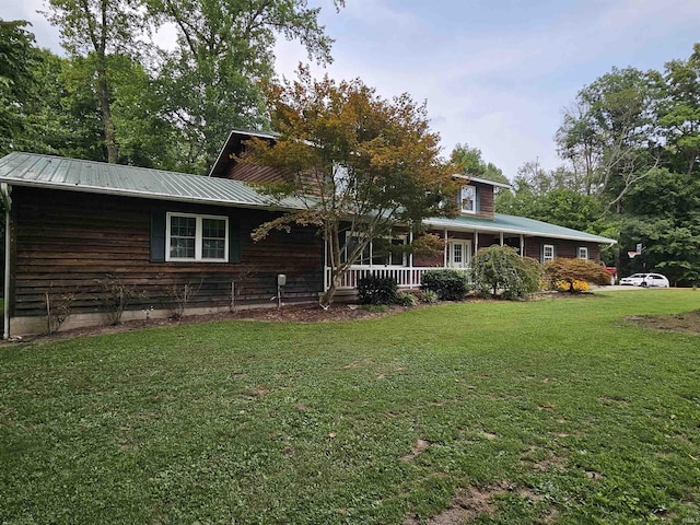 view of front facade featuring covered porch and a front yard