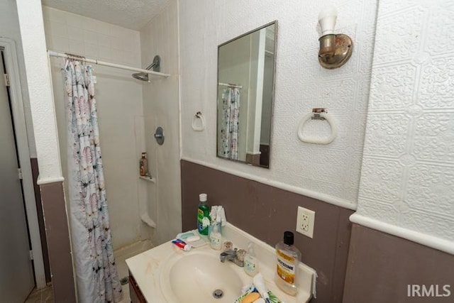 bathroom with vanity and a textured ceiling