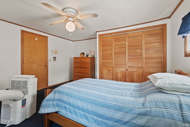 bedroom featuring ornamental molding, a closet, and ceiling fan