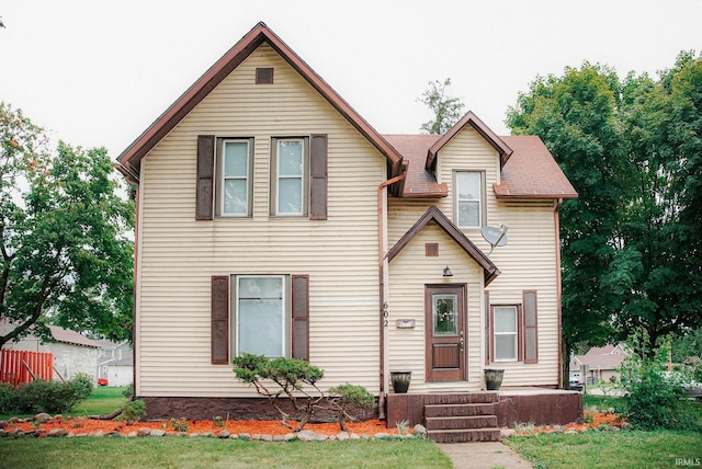 view of front facade featuring a front yard