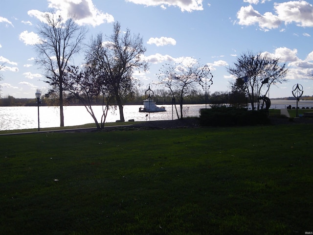 view of yard featuring a water view