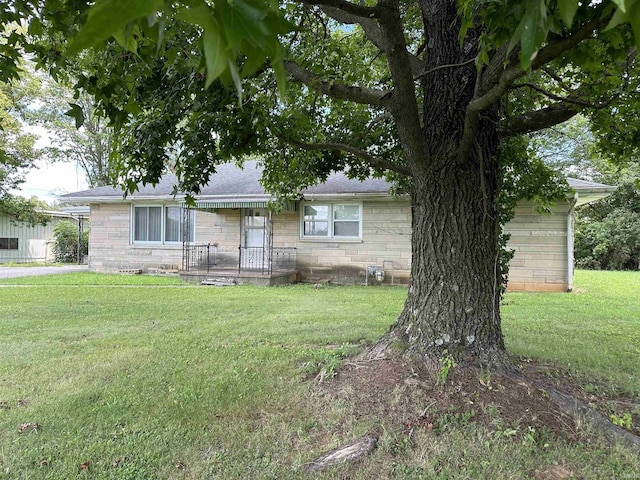 ranch-style home with a front lawn