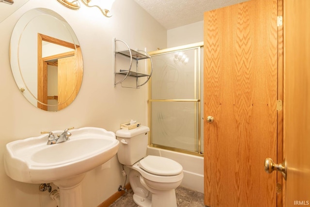 bathroom with toilet, enclosed tub / shower combo, and a textured ceiling