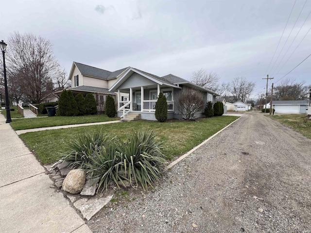 view of front facade featuring a front yard and covered porch