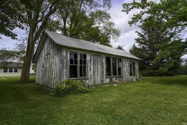 exterior space featuring a yard