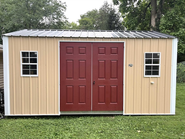 view of outbuilding with a yard