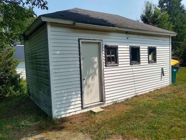 view of outdoor structure featuring a yard