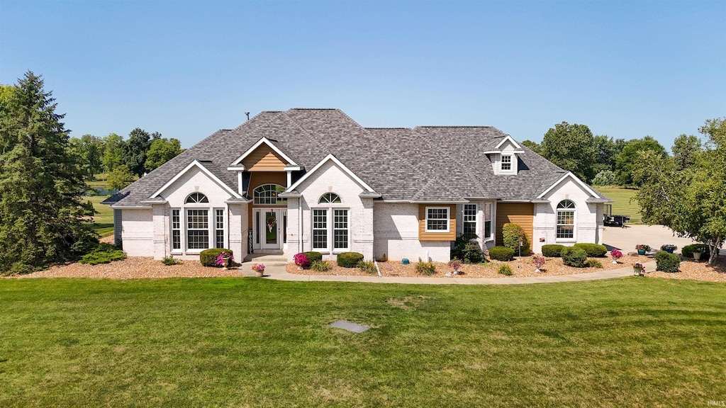 view of front facade with a front lawn