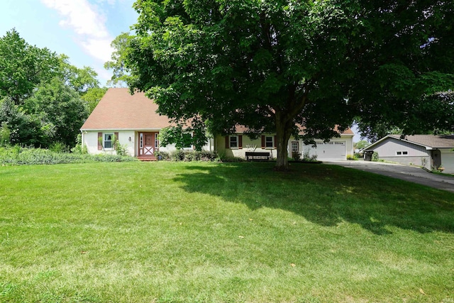 view of front of house featuring a front yard