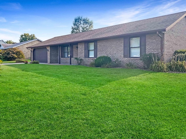 ranch-style home featuring a front lawn and a garage