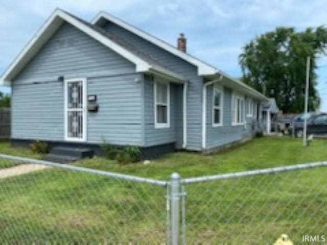 view of front of property with a front lawn