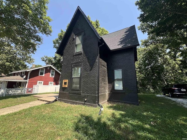 view of front of home with a front yard