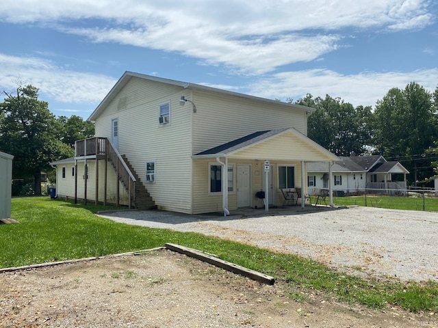 view of front of home with a front lawn