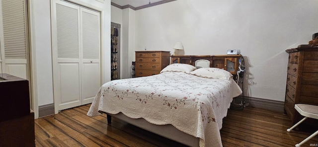 bedroom with wood finished floors, baseboards, and a closet