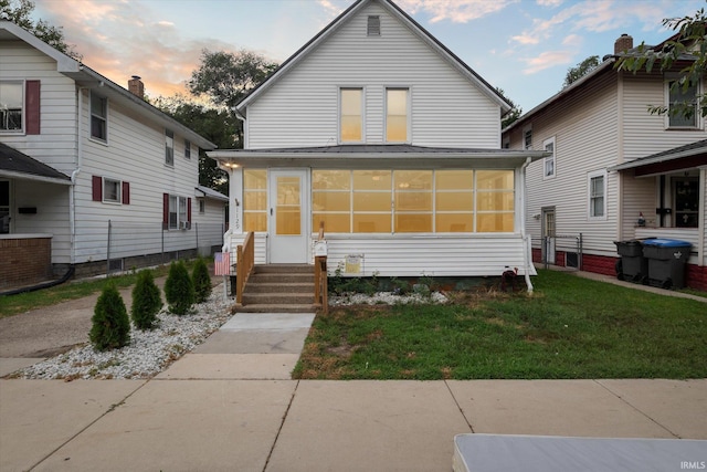 view of front facade with a yard