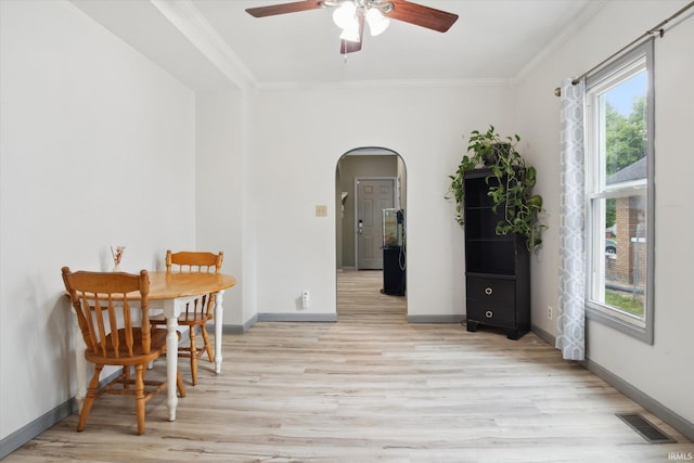 dining room featuring ceiling fan, crown molding, light hardwood / wood-style flooring, and plenty of natural light