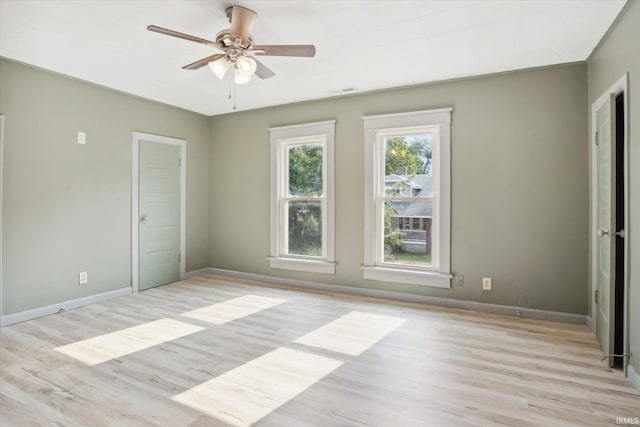 empty room featuring light hardwood / wood-style floors and ceiling fan