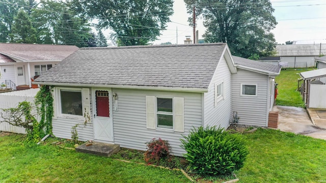 bungalow-style house featuring a front yard