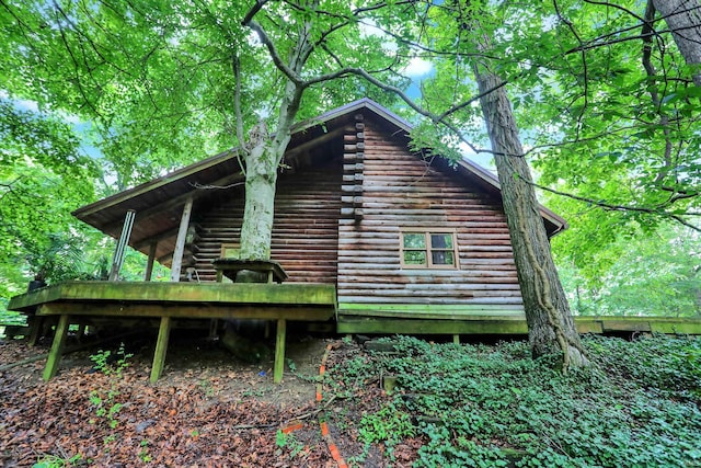 view of side of property featuring log exterior