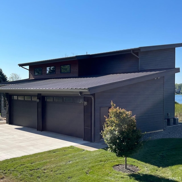 view of front of property with a garage and a front yard