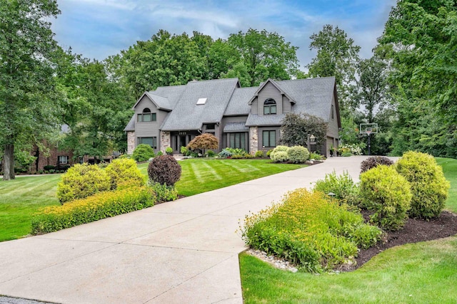 view of front of house with a front yard