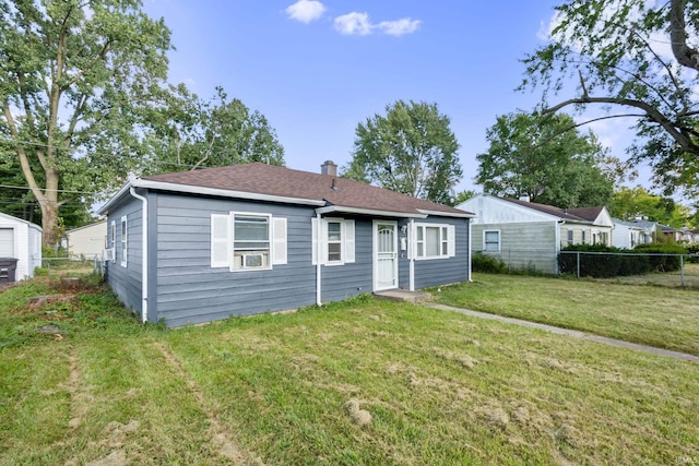 view of front of house featuring a front lawn