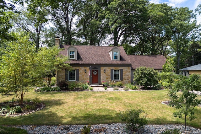 cape cod-style house with a front yard