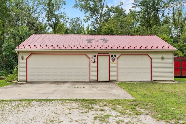 view of front of home with a front lawn, a garage, and an outbuilding